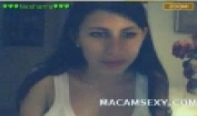 elle se change devant sa webcam