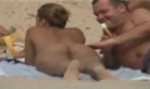 clara morgane sur une plage naturiste au cap dagde