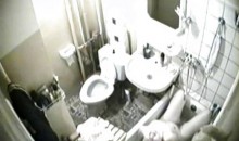 Caméra cachée filme une femme se masturber